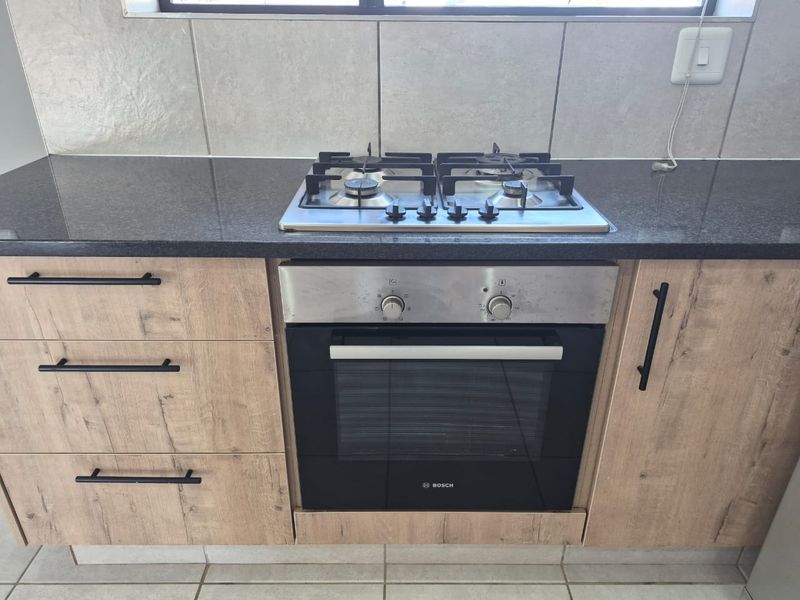 Charming 4-Bedroom Duet in Island View, Mossel Bay - Photo 7