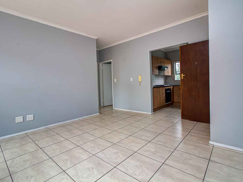 Secure Living Near Top Shopping & Entertainment Hubs - Photo 4