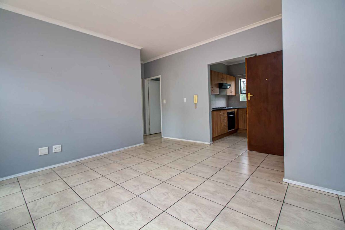 Secure Living Near Top Shopping & Entertainment Hubs - Photo 4