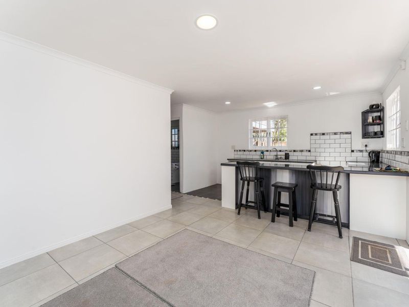 2 Bedroom, 2 Bathroom - Photo 2