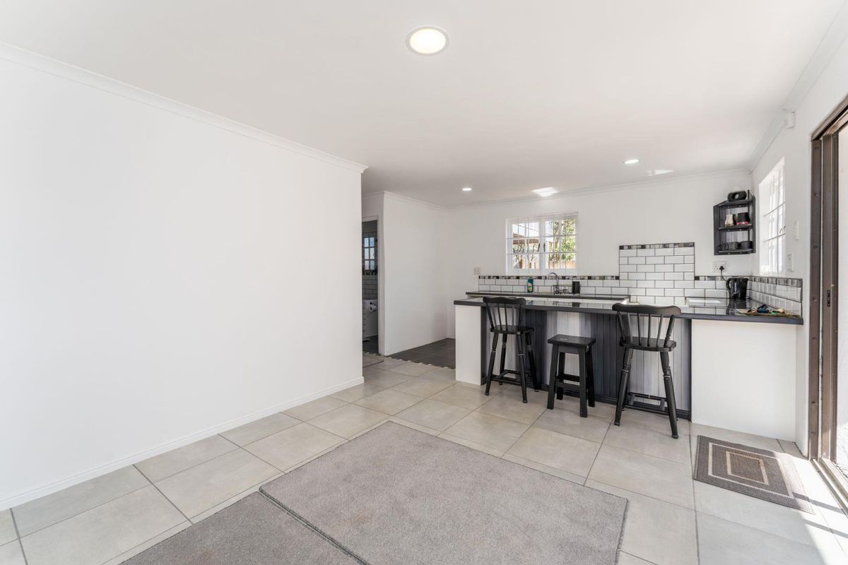 2 Bedroom, 2 Bathroom - Photo 2