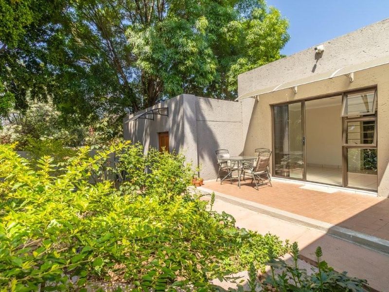 Charming garden cottage in a convenient location - Photo 2