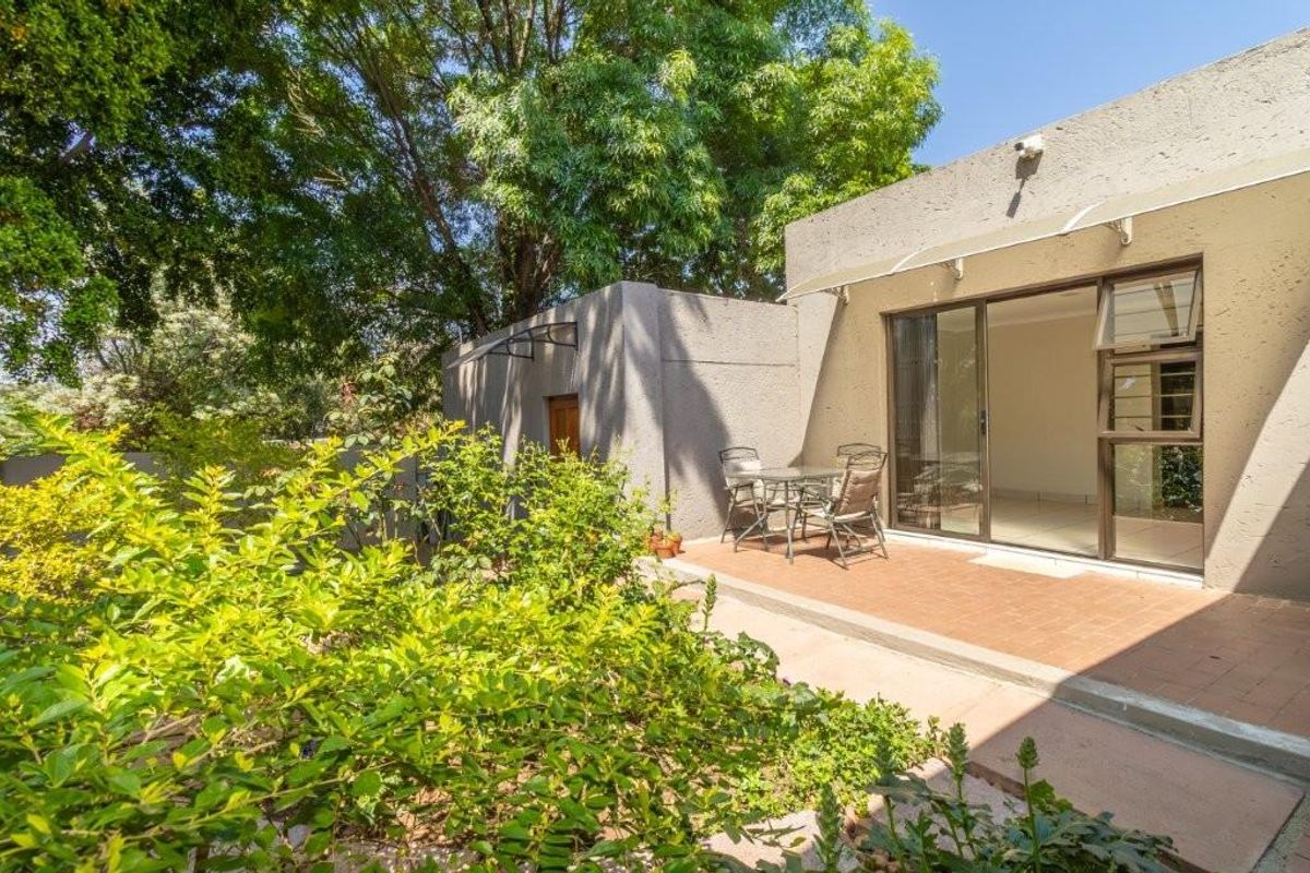 Charming garden cottage in a convenient location - Photo 2