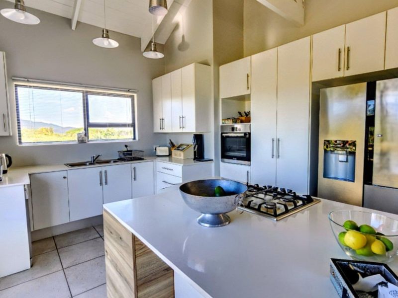 Where Modern Comfort Meets Coastal Beauty - Photo 6