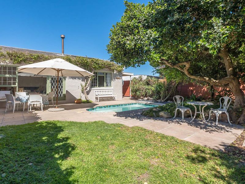 3 Bedroom Coastal Gem - Photo 2