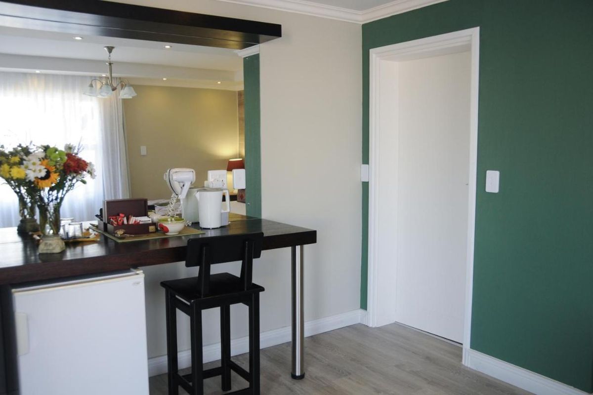 GUESTHOUSE FOR SALE - Photo 4