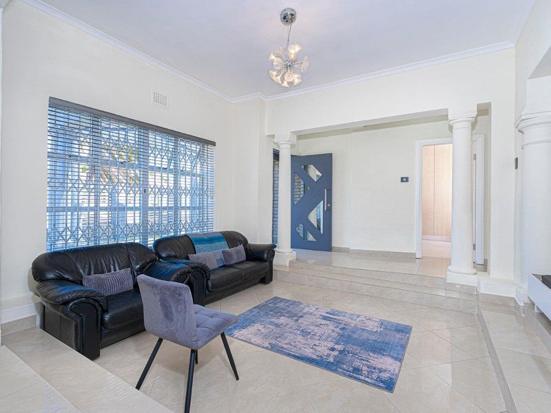 A Prestigious Rondebosch East Gem – Contemporary Elegance on a 620sqm Erf - Photo 10