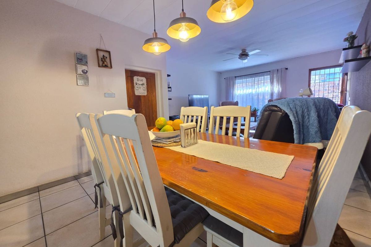 2 Bedroom Townhouse for Sale in New Redruth Alberton - Photo 2