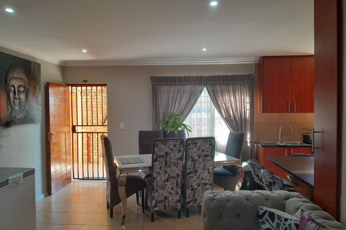 Neat as a Pin: Perfect Starter Home in Prime Location - Photo 3