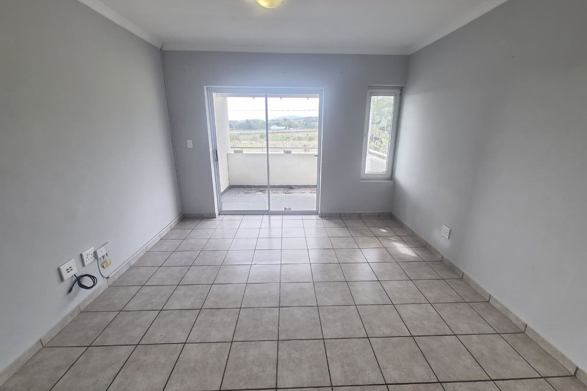 Spacious Unfurnished 2-Bedroom Apartment To Rent in Paarl - Photo 5