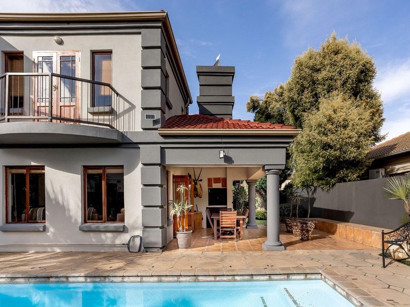 5-Bedroom Home in Sought-After Security Estate - Photo 3