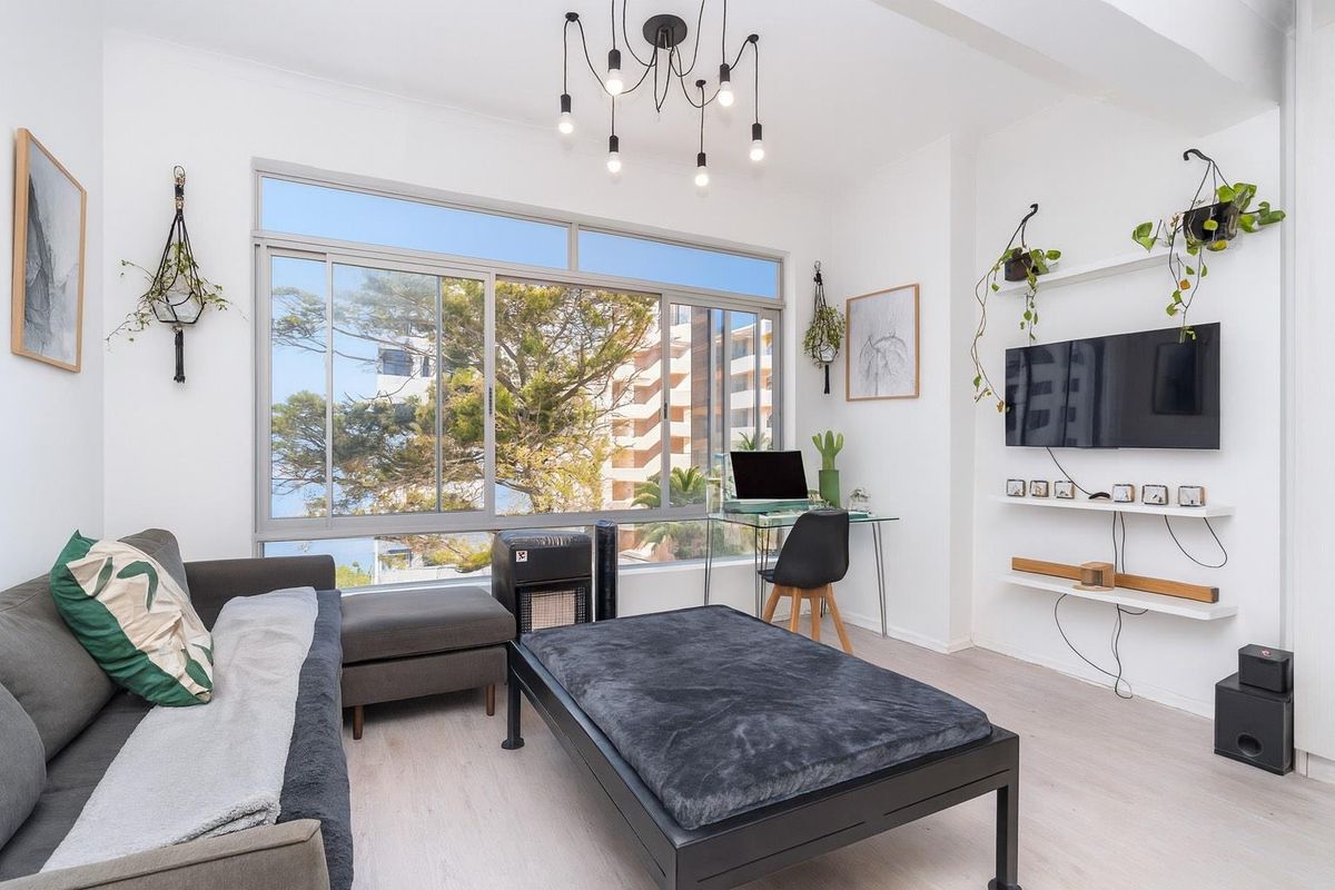 Art Deco one bedroom with Lions head view - Photo 3