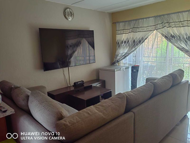 Calling our investors and first time buyers to grab this beautiful 2 bedroom groundfloor Apartment for sale - Photo 9