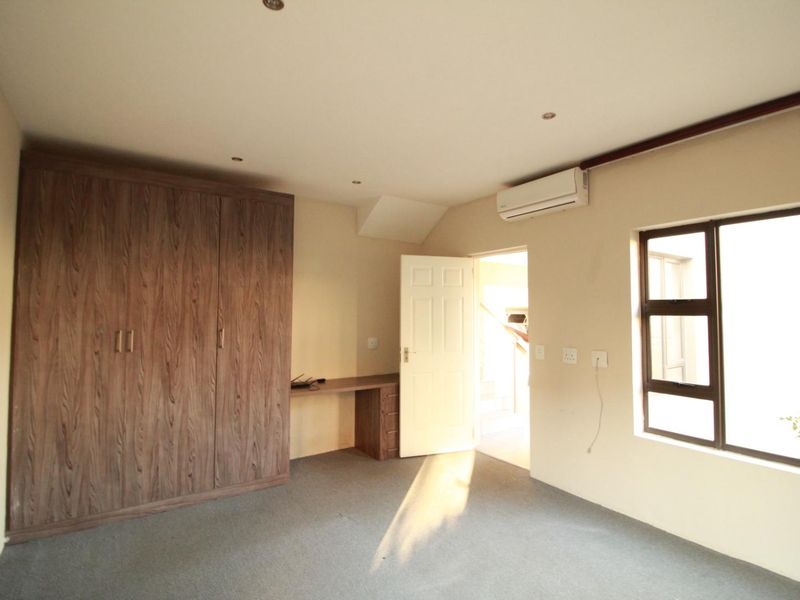 Elegant Family Living in a Quiet Cul-de-Sac | Blue Valley Golf Estate - Photo 9