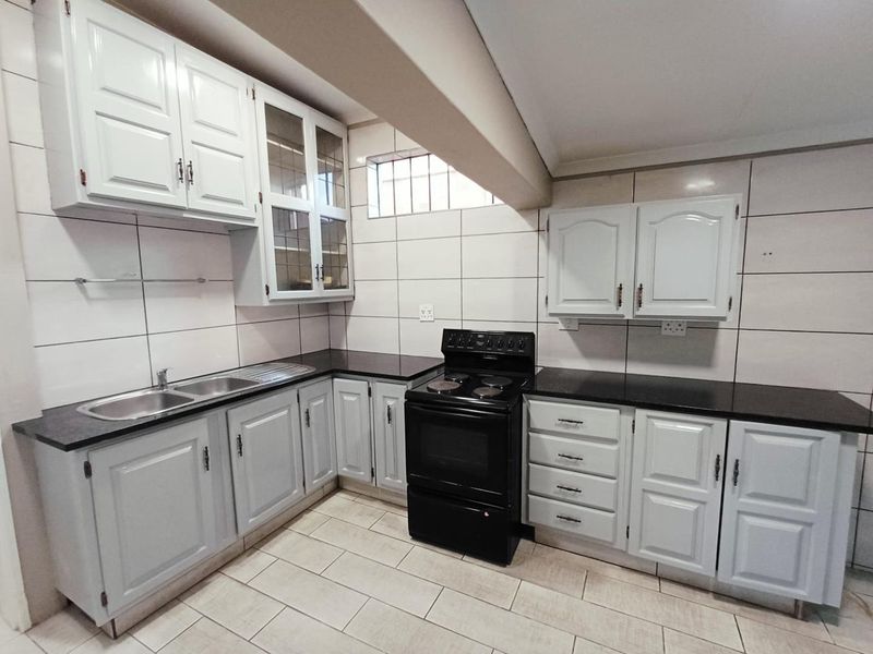 Classic Charm Meets Modern Living – Renovated 1-Bedroom Victory Park Cottage - Photo 5