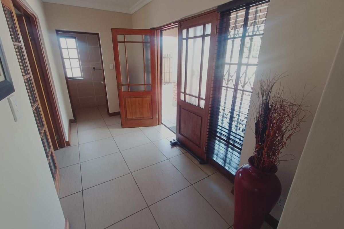 BEAUTIFUL MODERN FAMILY HOUSE FOR SALE IN DIE HOEWES!!! - Photo 2