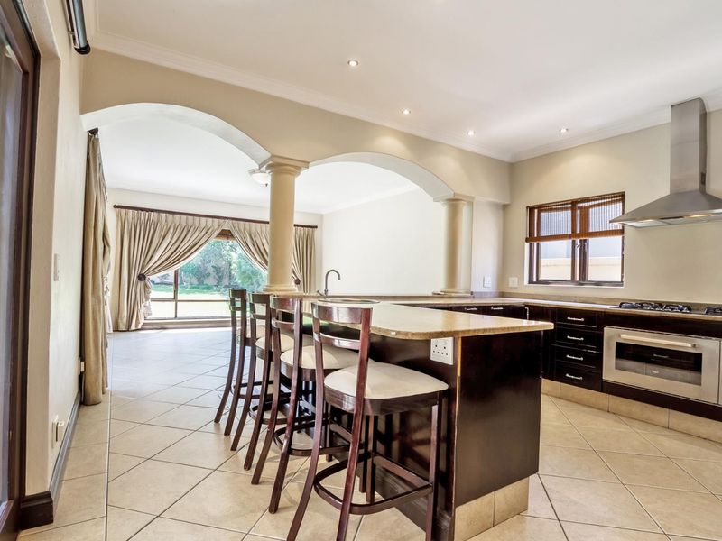 PERFECT HOME FOR ENTERTAINING - Photo 5