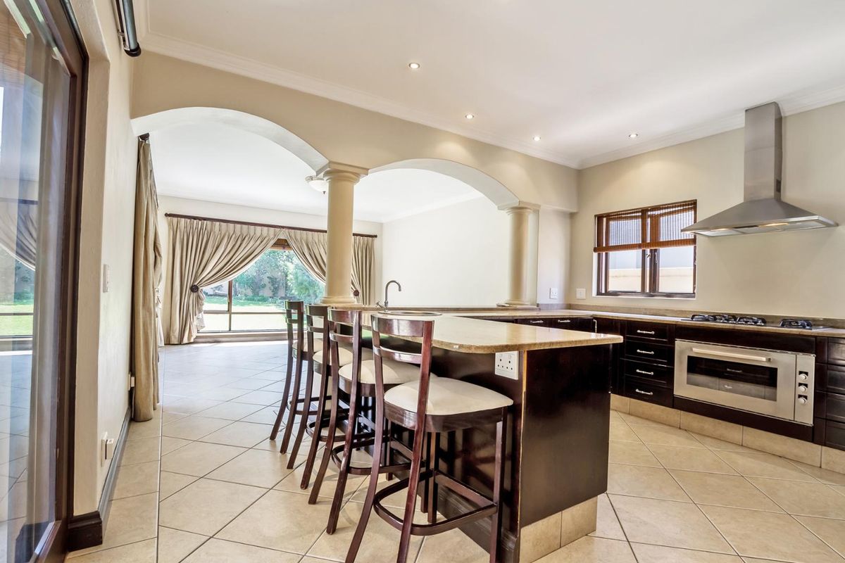 PERFECT HOME FOR ENTERTAINING - Photo 5