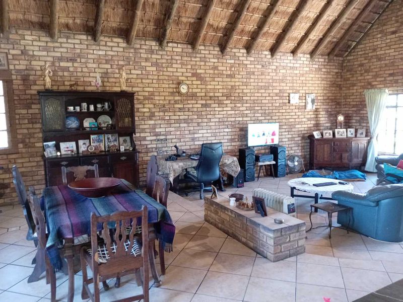 Multi-Unit Property: Live & Earn with 3 Flatlets + Main House - Photo 4