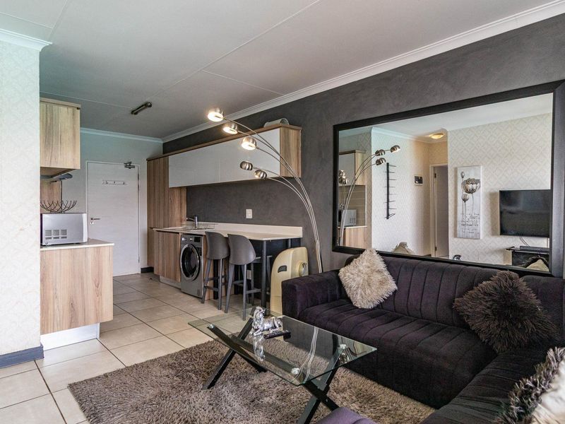 Modern 1-Bedroom Apartment in a resort-style security estate - Photo 7