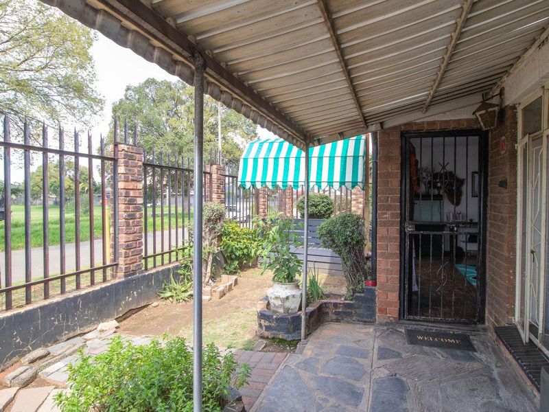 Unlock Potential: Your Dream Home Awaits! - Photo 5