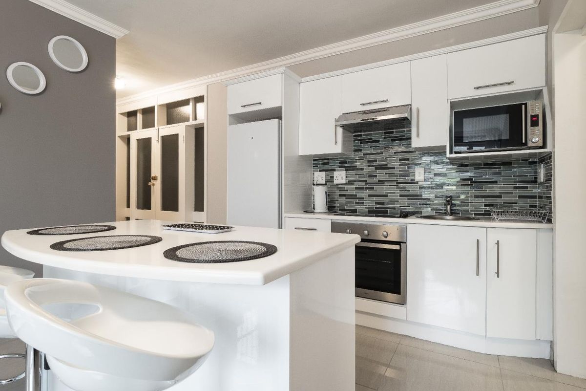 Fully Renovated 2-Bedroom, 2-Bathroom Apartment!! - Photo 4