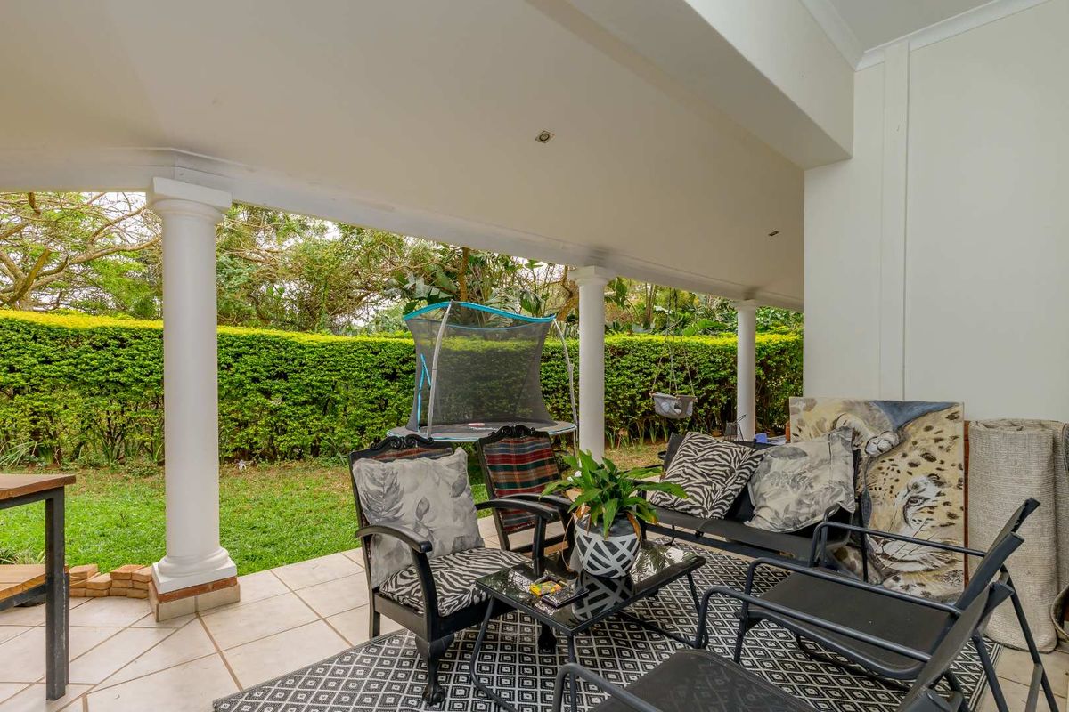 NEW ON MARKET. STUNNING 3 BED 2 BATH  HOME WITH LOFT EN SUITE - Photo 4