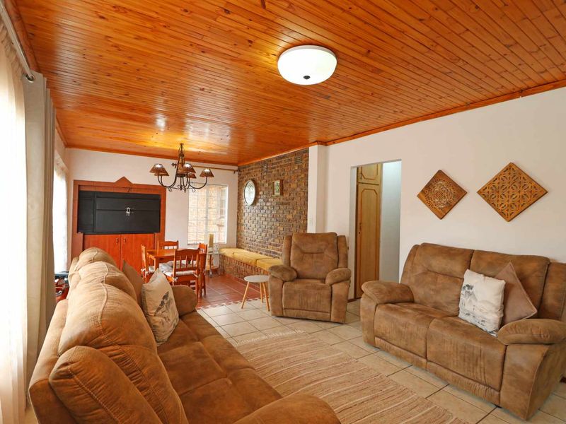 Versatile low Maintenance Family Home - Photo 8