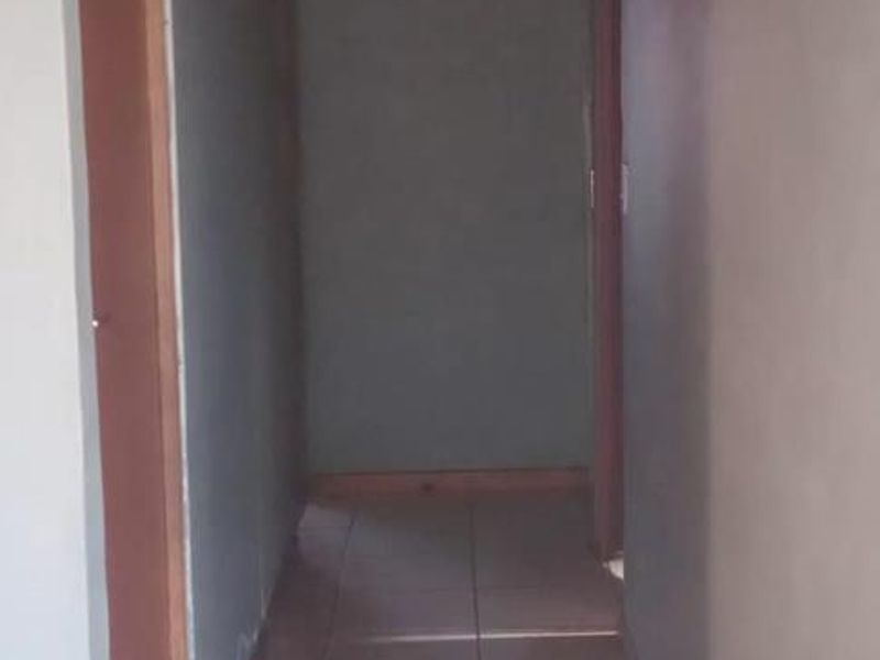 Charming Three-Bedroom Home for Sale in Site C, Khayelitsha - Photo 4