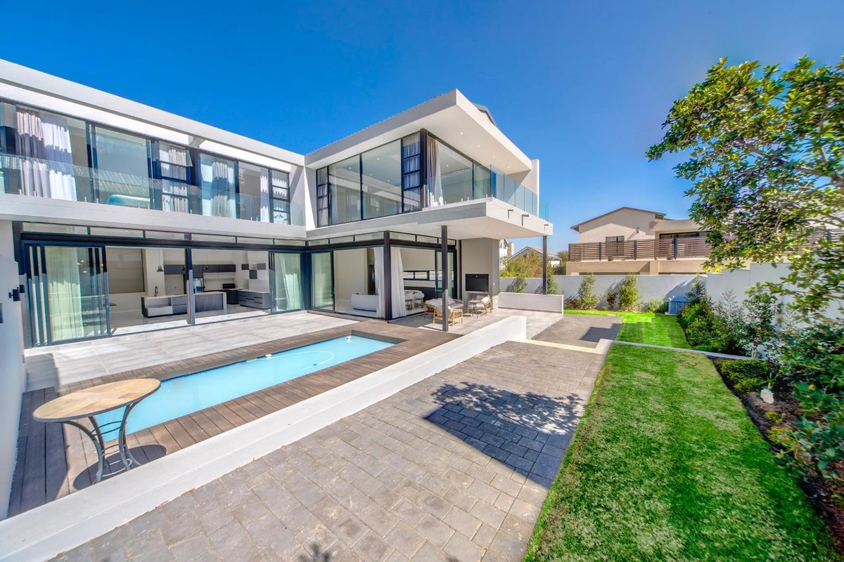 Exquisite Five Bedroom Luxurious Home For Sale in Waterfall Country Estate - Photo 2