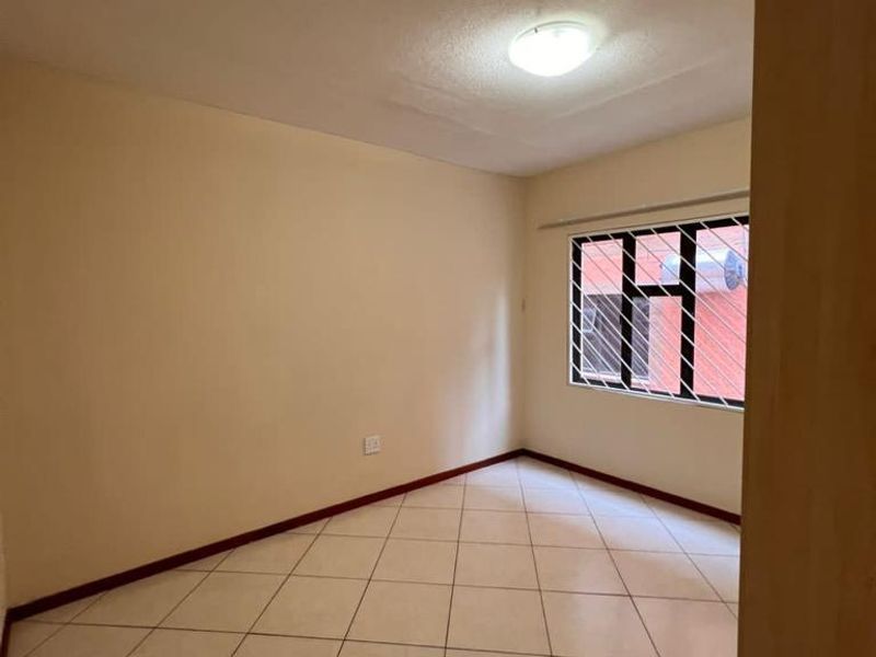 2-bedroom apartment for Sale - Photo 2