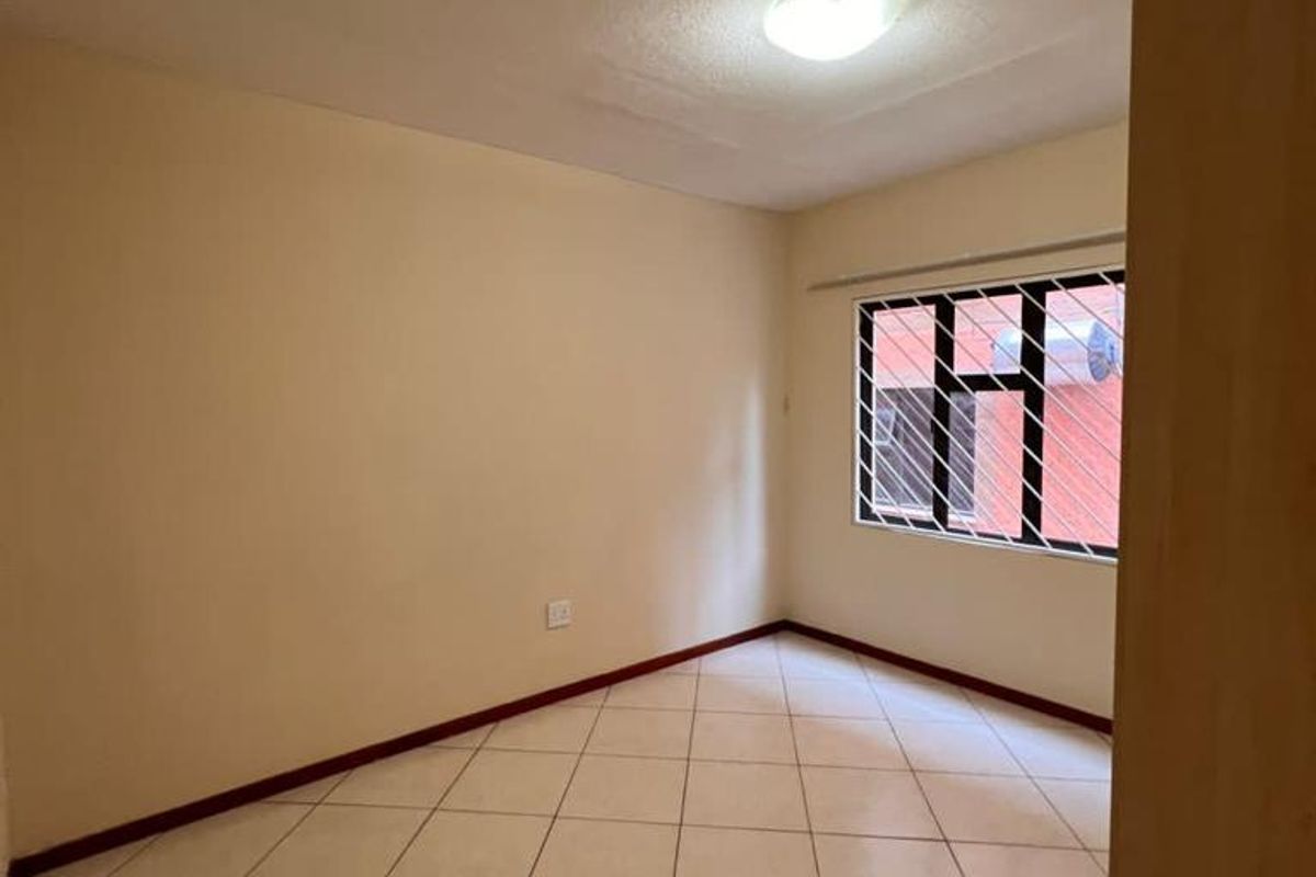 2-bedroom apartment for Sale - Photo 2