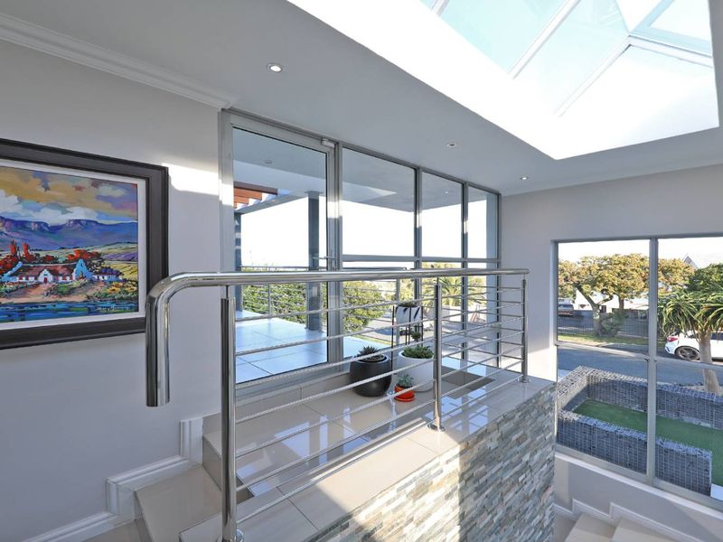 Modern Luxury with Panoramic Views in Loevenstein. - Photo 8