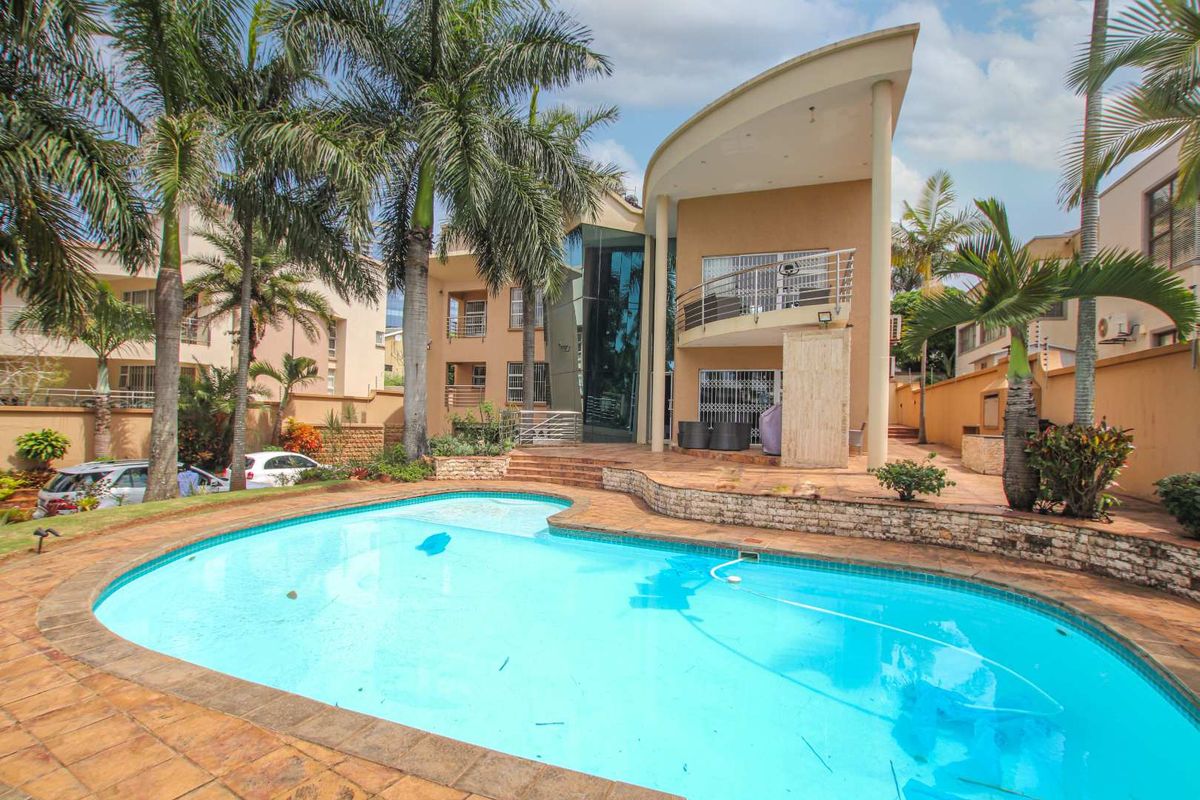 Spectacular home in a boom access controlled street in Prime Umhlanga. - Photo 2