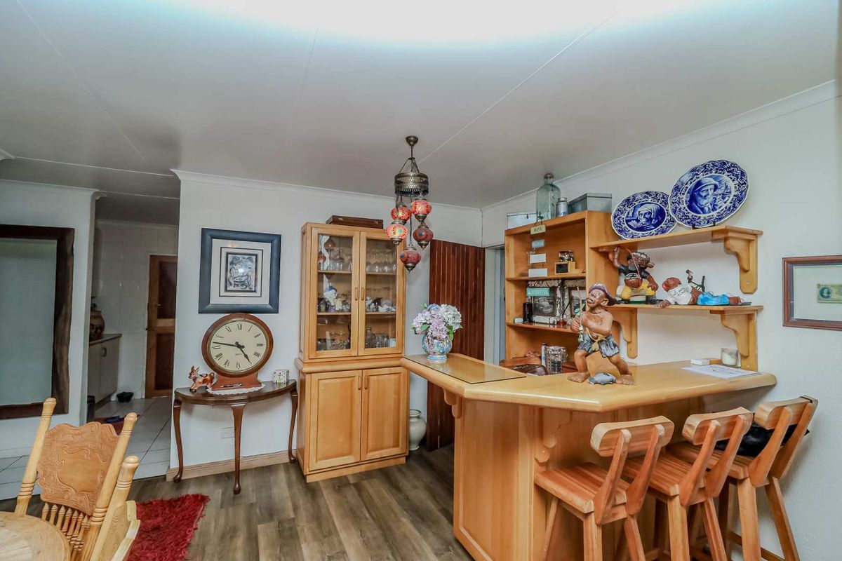 Charming 3-Bedroom Cluster Home in a Safe, Peaceful Complex - Photo 5