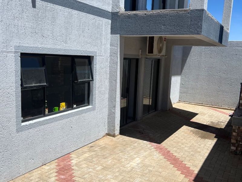 Modern property newly build - Photo 3