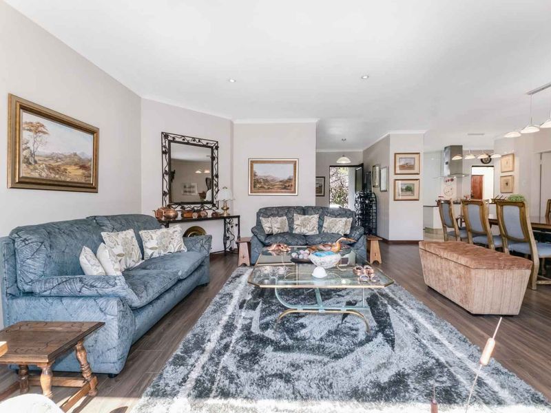 A SUN-FILLED SIMPLEX HOME TUCKED AWAY IN LOVELY LANZERAC - Photo 5