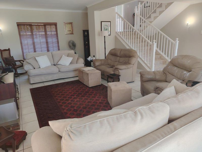 4-Bedroom Townhouse with Loft En Suite on the Prestigious Mt. Edgecombe Golf Estate - Photo 8