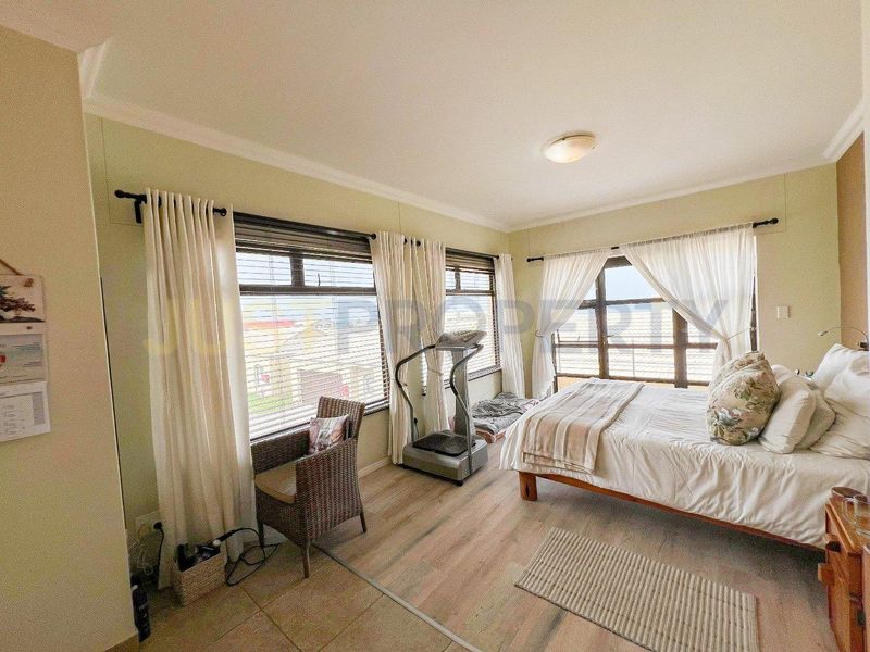 3-Bedroom Sea-View Townhouse, Dolphin Beach - Photo 9