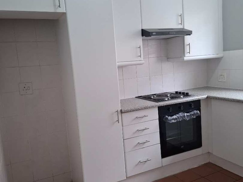 Unfurnished 1 Bedroom in Sea Point - Photo 7