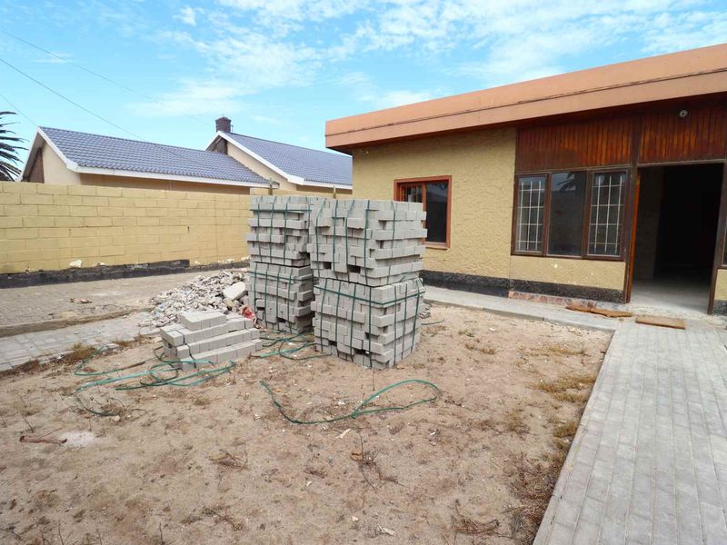 Prime Renovation Opportunity in Swakopmund – Unbeatable Location - Photo 2