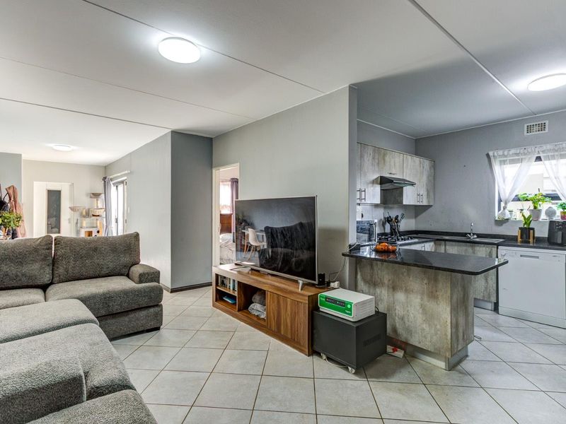 MODERN GROUND FLOOR UNIT with ENERGY SAVING FEATURES and PET FRIENDLY TOO! - Photo 6