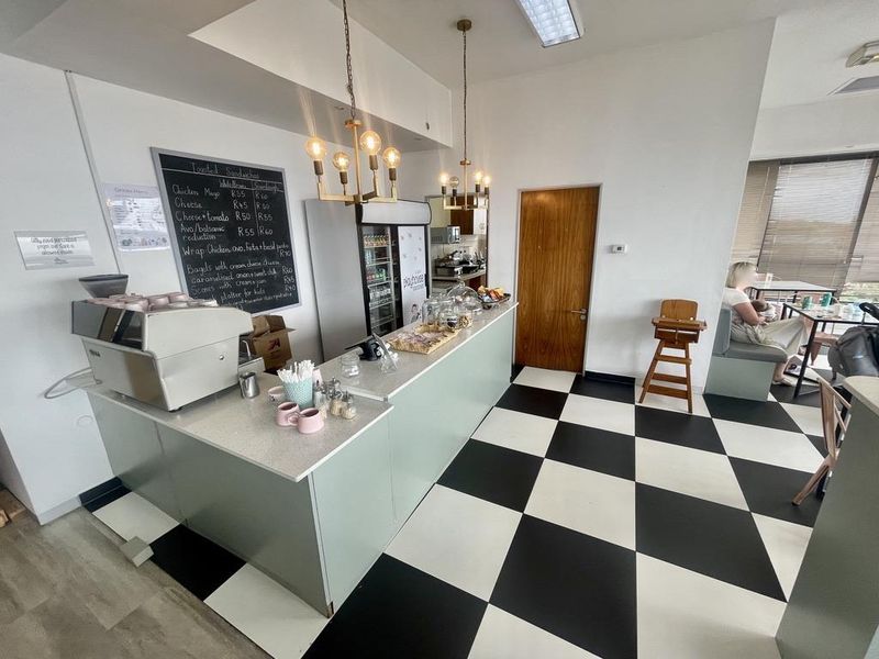 Hendra - 175 m2 First-Floor Commercial Unit To Let – Durban North - Photo 3