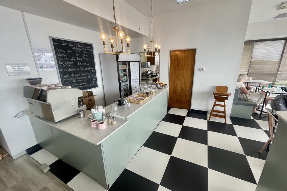 Hendra - 175 m2 First-Floor Commercial Unit To Let – Durban North - Photo 3