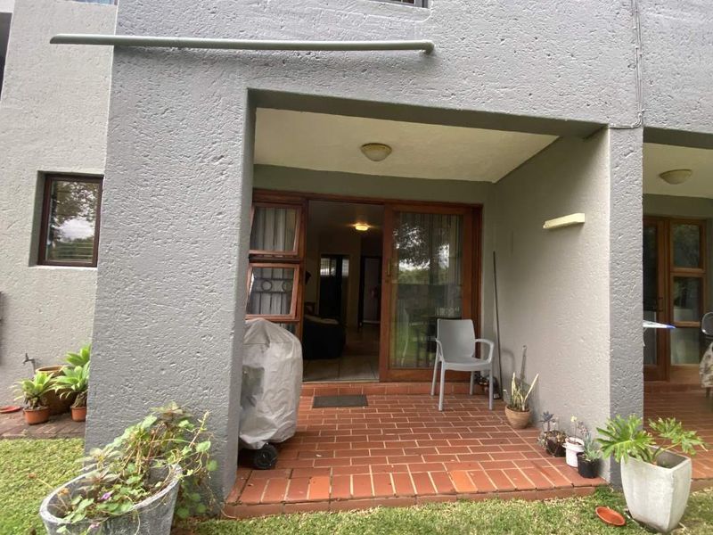 1 Bedroom Apartment / Flat for Sale in Waterkloof Ridge. - Photo 2