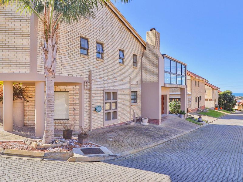 Charming sea view from your braai balcony! - Photo 3