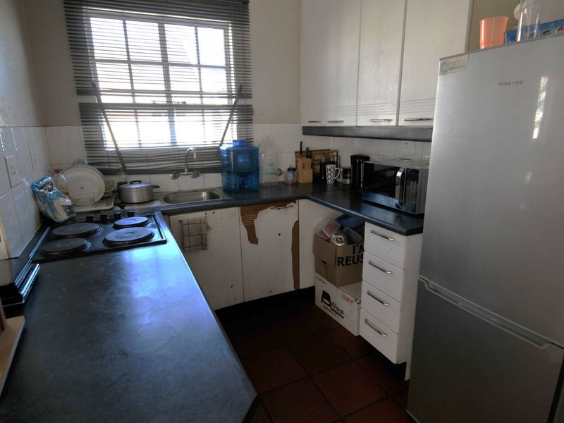 Modern 2-Bedroom, 2-Bathroom Apartment to rent in Erasmuskloof - Photo 8