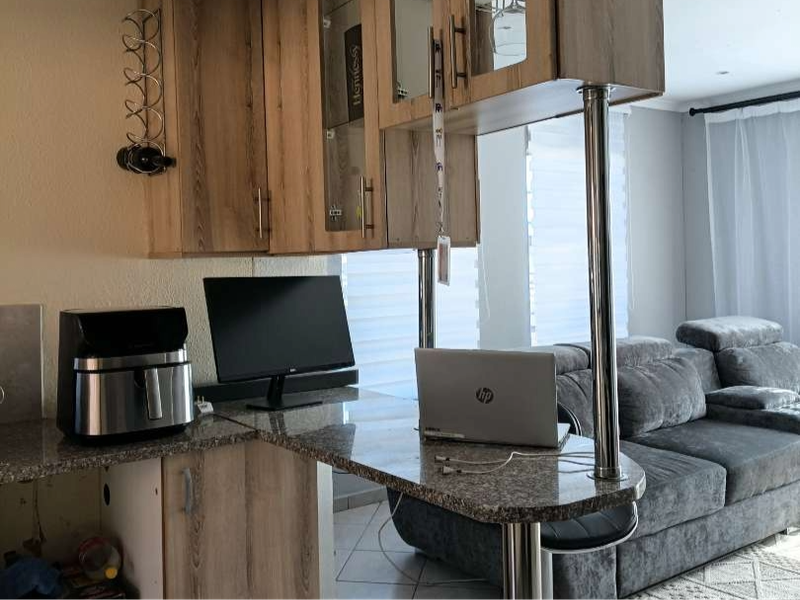 Move-In Ready 3-Bedroom Home in Secure Westview Andeon Estate - Photo 6