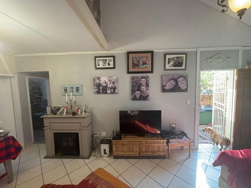 Stunning 3-Bedroom Double-Storey Townhouse to Rent – Amberfield, Rooihuiskraal North - Photo 4