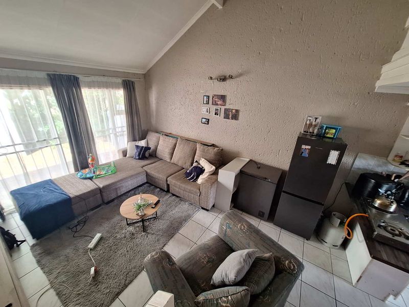 Ideal for a Single Professional or Young Couple - Photo 7